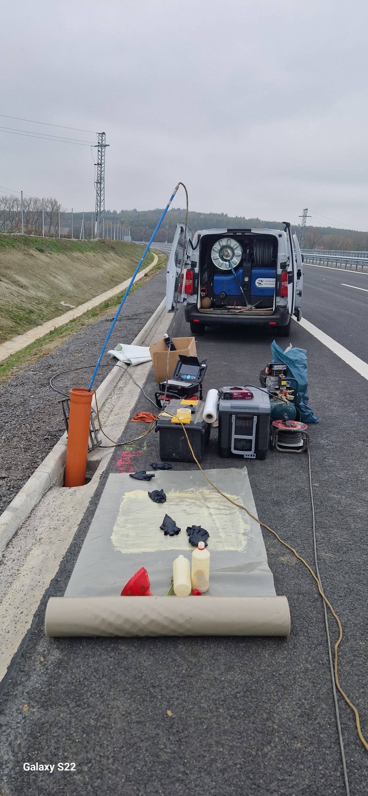 Výjezdové vozidlo s vybavením na dálnici
